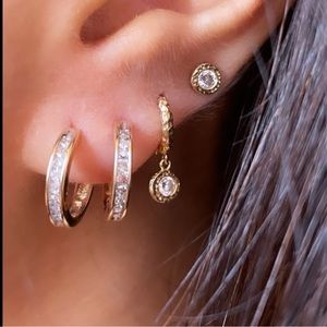 Genuine Diamond & 10k Solid Gold hoop earrings 💎 PRICE IS FIRM!